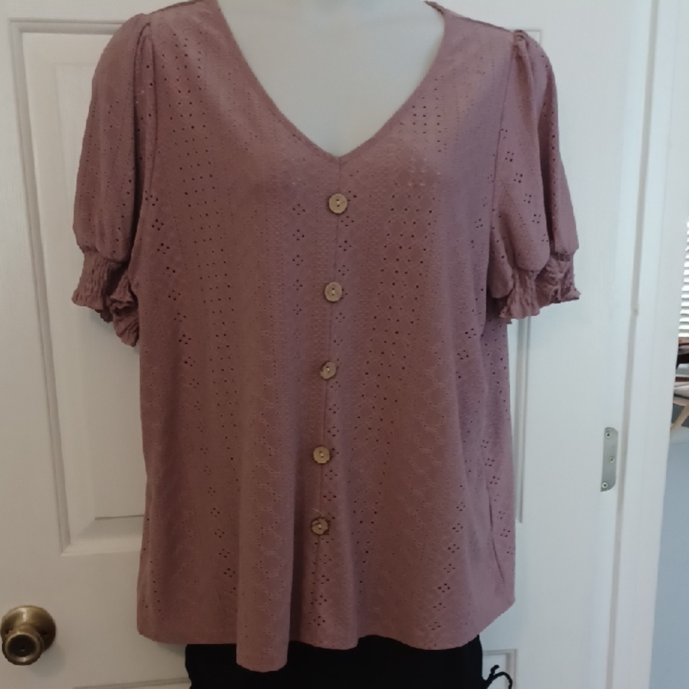 Bloom Chic Women's Mauve Button-Down Top